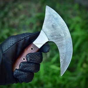 Cuchillo para Pizza de Acero de Damasco de Grado Industrial de Alta Calidad, con Mango de Madera y Diseño de Hacha, Personalizable para Uso en Cocina - Product Image 1