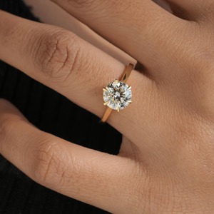 Anillo de Diamante Cultivado en Laboratorio con Corte Redondo en Oro Amarillo de 14K con Certificado IGI y Claridad VVS para Mujer - Product Image 2