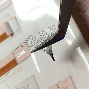 Pinces à cils en acier inoxydable, fabrication pakistanaise, design OEM, prix abordable, nouveau style, légères, durables et confortables, très demandées. - Product Image 5