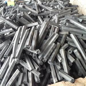 Briquetas de Aserrín Hexagonal de Alta Densidad Premium, Carbón Negro de Madera Dura, Carbono Fijo 80-90%, Valor Calorífico 7000-8000 Kcal/kg - Product Image 4