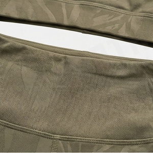 Leggings de yoga sans couture pour femme, personnalisables avec logo, de qualité supérieure, pour la gym, l'entraînement, le fitness, les mouvements sportifs et les activités sportives. - Product Image 5