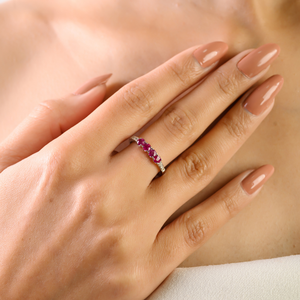 Anillo Apilable de Oro Blanco Puro de 14K con Rubí y Diamantes de Corte Redondo de 4 mm, Diseño Elegante, Regalo de Aniversario, Venta al Por Mayor - Product Image 4