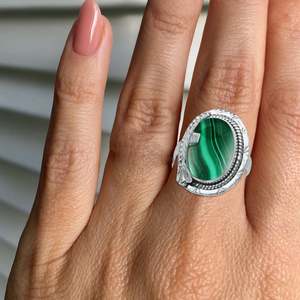 Bague en malachite verte naturelle la plus vendue, ovale, sertie de cabochons, certifiée, élégante, de créateur, cadeau d'anniversaire pour femme, solide - Product Image 2