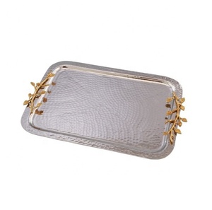 Plateau mobile artisanal en métal martelé en aluminium de forme ovale avec poignée en feuille plaquée or, thème de l'art moderne de luxe, décoration de Noël - Product Image 6