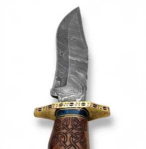 Cuchillo de Camping Hecho a Mano con Acero de Damasco, Mango de Madera Tallada y Guarda de Latón - Product Image 4