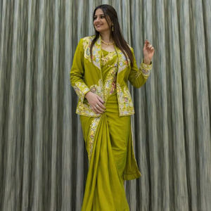 Exclusivo Saree de Seda Crepe con Diseño de Diseñador y Blusa Elegante, Estilo Étnico Moderno, Última Tendencia India, Ropa de Fiesta Modesta para Mujer - Product Image 1