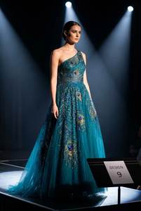 Robe de soirée de luxe asymétrique ornée de perles et de plumes de paon, robe de bal sur mesure, fabricant OEM - Product Image 3