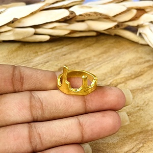 Nouvel Arrivage Bague Minimaliste en Laiton Plaqué Or 18 carats pour Femme, Design Liquide Abstrait Effet Fondant, Vente en Gros/OEM/ODM - Product Image 3