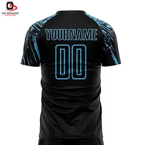 Ensemble de maillot et short de football confortable et respirant, design athlétique léger, idéal pour les équipes de football - Product Image 6