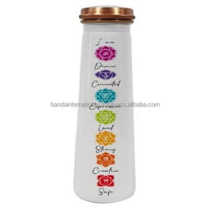 Botella de cobre con etiqueta y acabado pulido, hecha a mano en India, con beneficios para la salud, botella de agua potable de cobre puro. - Product Image 1