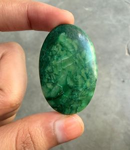 Cabujón de Jade Verde Natural, Corte Triangular, Pulido, Gema Suelta para Joyería - Product Image 4