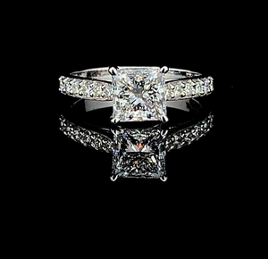 Anillo Halo con Diamante CVD Cultivado en Laboratorio, Corte Princesa de 2 Quilates, Plata de Ley 925, Certificado IGI, Diseño Elegante para Novia, Joyería Infinity Glow - Product Image 1