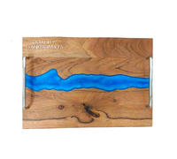Vente flash : Ensemble de 4 plateaux de service en bois d'acacia multicolores, résine époxy, artisanat artisanal, qualité artisanale pour hôtel