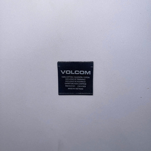 Etiqueta de marca tejida personalizada para ropa de calle | Composición de la tela y etiqueta de logotipo-Diseño duradero para coser hecho en Vietnam - Product Image 1