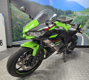 Nouvelles motos sportives Ninja 650 KRT abordables, prêtes à être expédiées - Product Image 1