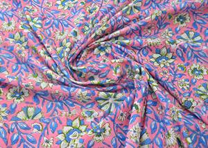 Tissu imprimé floral 100% coton doux et pur de style indien pour vêtements, robes, rideaux, vêtements de nuit, housses de lit, draps et bien plus encore. - Product Image 2