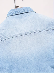 Chemise en jean bleu clair pour homme, manches longues, couleur unie, col rabattu, respirante, coupe classique, délavage à la pierre, bords bruts, poches - Product Image 2