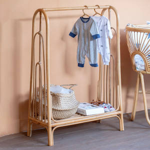 Proveedor de percheros de ratán para tiendas minoristas, perchero de ropa de excelente calidad. - Product Image 1