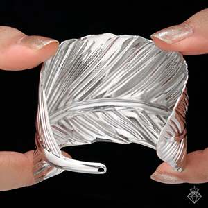 PRAO Bracelet feuille à manchette large anti-ternissement Design en forme de feuille à la mode pour hommes et femmes - Product Image 2