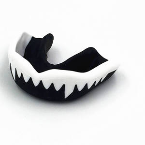 Protège-dents en silicone tendance noir et blanc pour la boxe, équipement de protection léger unisexe pour adultes - Product Image 4