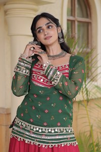 Lehenga Choli Verde de Diseñador con Conjunto de Lehenga para Mujer, con Trabajo de Espejos, para Navratri, Garba, Festivales, Bodas y Fiestas - Product Image 2
