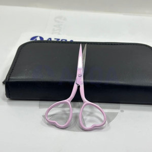 Ciseaux à broder avec manche en forme de cœur, en acier inoxydable avec revêtement rose clair, bords dentelés et lisses pour tissu et papier - Product Image 4