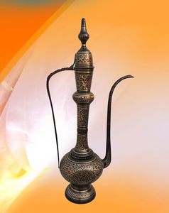 Pichet décoratif indien artisanal en laiton antique, carafe à eau vintage, pichet traditionnel Pital Aftaba, objet de décoration pour la maison - Product Image 4