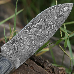 Cuchillo de caza de acero de Damasco con mango de resina verde y madera y diseño de hoja en capas para pedidos al por mayor - Product Image 5