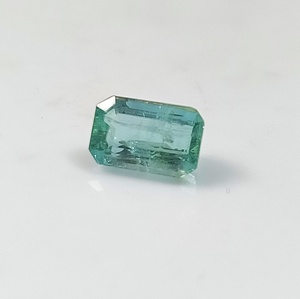 มรกตธรรมชาติจากไนจีเรีย ทรงเหลี่ยม 1.40 กะรัต พลอยเจียระไน (5x8x4.1 มม.) - Product Image 3