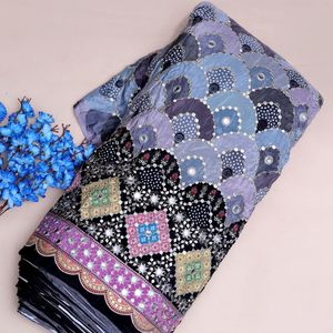 ผ้าไหมเครปธรรมชาติ AMBICA PRINT สีดำชาร์โคลพาสเทลลายสแกลลอป แบนดานี น้ำหนักปานกลาง ทอประดับเลื่อมและกระจก - Product Image 4