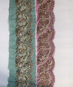 Exquisito Borde de Saree Floral Ecológico con Adornos Hechos a Mano, Lentejuelas Metálicas, Bordado de Precisión con Cuentas, Encaje Transparente de Primera Calidad - Product Image 1