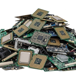 Material reciclado de chips de computadora que contiene restos de CPU, piezas de cerámica, plástico y metal para recuperación, compra por parte del comprador - Product Image 1