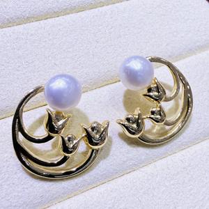 Boucles d'oreilles en or 14 carats plaqué or avec perles d'eau douce de Zhuji, fleurs de tulipe avec perles rondes Mantou bicolores argent et or - Product Image 2