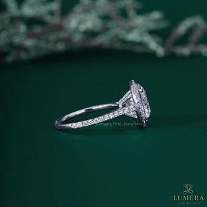 Bague de fiançailles de luxe en or blanc 18 carats avec halo de diamants ronds de 4,5 carats, bande pavée, diamant de laboratoire, pour femme - Product Image 4
