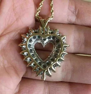 Colgante de Corazón Abierto Multicolor de Plata de Ley con Circonita Cúbica de Corte Brillante de 2.00 CT, Moderno, para Boda, Compromiso, Aniversario - Product Image 4