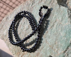 Cuentas facetadas redondas de moissanita negra de 6 mm y formas elegantes de 18 pulgadas hechas a mano para collar de cuentas - Product Image 2