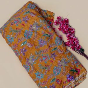 ผ้าเครปสีเหลืองมัสตาร์ดลายดอกไม้ปักเลื่อมแบบธรรมชาติ น้ำหนักปานกลาง สำหรับนักออกแบบสินค้าหรูหรา - Product Image 4