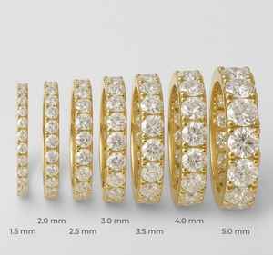 Anillo de Diamantes de Platino de Alta Demanda para Mujer, Anillo de Compromiso Solitario con Diamantes de Corte Redondo Disponible para la Venta - Product Image 4