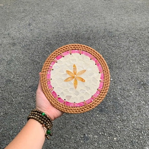 Bandeja de Ratán Hecha a Mano con Incrustaciones de Madreperla, Diseño de Bolso, Plato Decorativo Circular, Decoración del Hogar, Día de San Valentín, Vinagreen 100% - Product Image 1