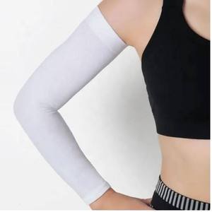 Manguitos de compresión elásticos ajustados de color blanco liso para brazos y codos, ideales para gimnasio, en oferta. - Product Image 2