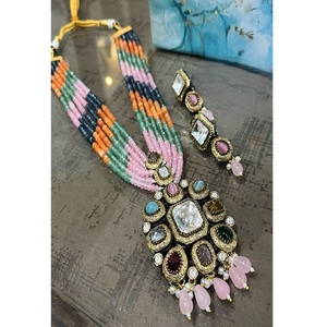 Conjunto de Collar y Aretes Kundan Mala Clásico Chapado en Oro de Primera Calidad, Multicapa, Colección para Fiestas y Bodas para Mujer - Product Image 1