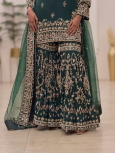 Ensemble haut, palazzo et dupatta en georgette lourde, orné de perles, de motifs Moti et de broderies à la main, avec doublure en micro-coton doux, tenue de soirée (ZW 243) - Product Image 6