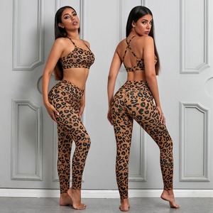 Ensemble débardeur sportif imprimé léopard pour femme avec leggings taille haute en maille respirante pour le fitness - Product Image 2