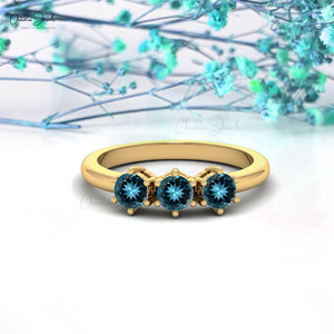 Produits phares : Bague à trois pierres en topaze bleue de Londres en or jaune massif 14 carats, pierre précieuse ronde de 4 mm, fournisseurs en gros - Product Image 2