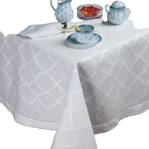 Nappe brodée élégante et luxueuse Artisanat frais de couture et de couture Nouveau - Product Image 1