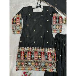 Hauts en satin de créateur à manches trois-quarts avec broderies, bas et dupatta assortis - Product Image 1