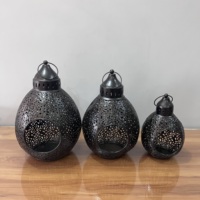 Ensemble de 3 nichoirs à oiseaux suspendus en fer au design artisanal moderne avec finition noire pour usage extérieur décoratif BH689 ABC