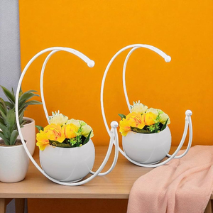 Florero de Metal Moderno de Lujo con Forma de Luna, Centro de Mesa Decorativo Geométrico en Dorado y Negro Premium para Decoración de Sala de Estar - Product Image 3