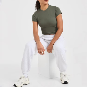 Top Deportivo Corto de Yoga sin Costuras Ligero para Mujer, con Logotipo Personalizado de Alta Calidad, Top Deportivo Acanalado de Alta Compresión para Correr y Gimnasio - Product Image 3