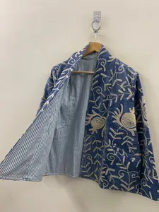 Chaqueta de Terciopelo Azul Bordada a Mano para Mujer, con Intrincados Motivos Florales, Terciopelo Suave, Frente Abierto, Estilo Kimono Corto - Product Image 3